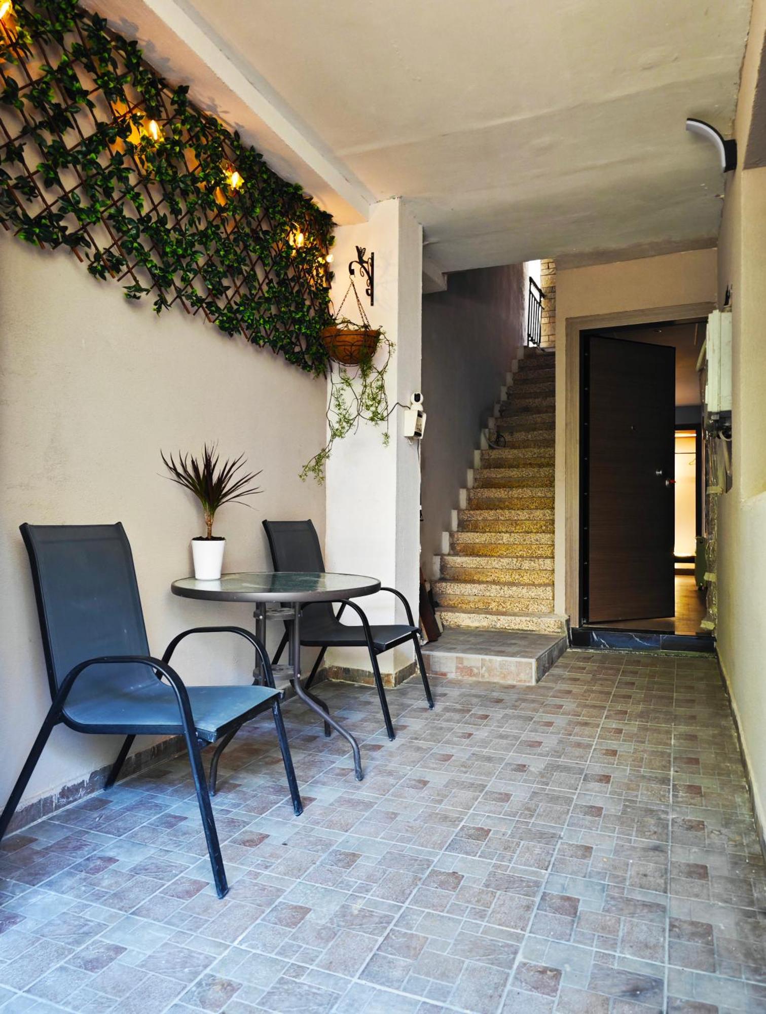 The Skeptic Home Thessaloníki Luaran gambar